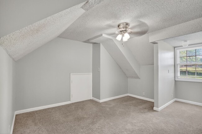 Building Photo - Your Next Home Awaits: 4BR/2BA in Desirable Prairie Village Location!