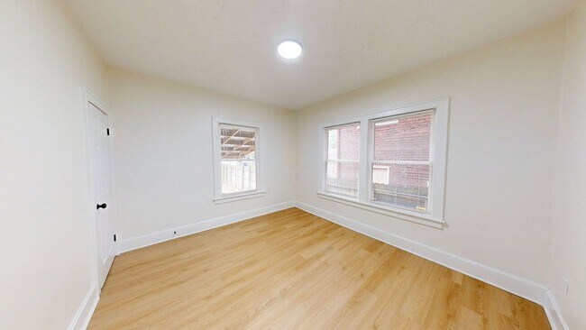 Building Photo - 978 Linwood Ave