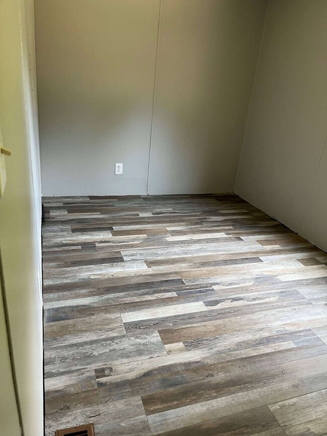 Building Photo - Singlewide in the country