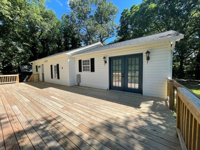 Building Photo - 5656 Racin Dr