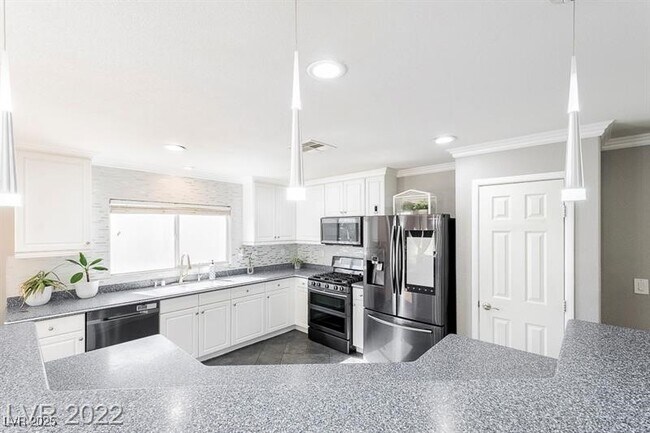 Building Photo - 9761 Splendor Sky Ave
