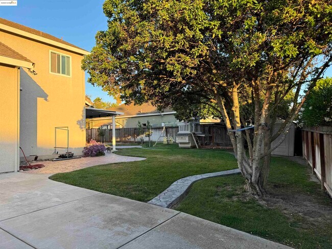 Building Photo - 4507 Cove Ln