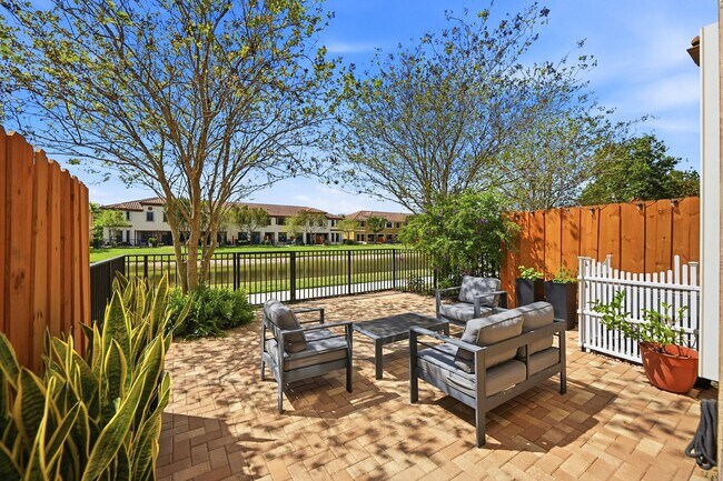 Building Photo - 10415 Wellington Parc Dr