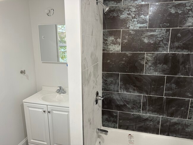 Building Photo - 274 Summit Ave