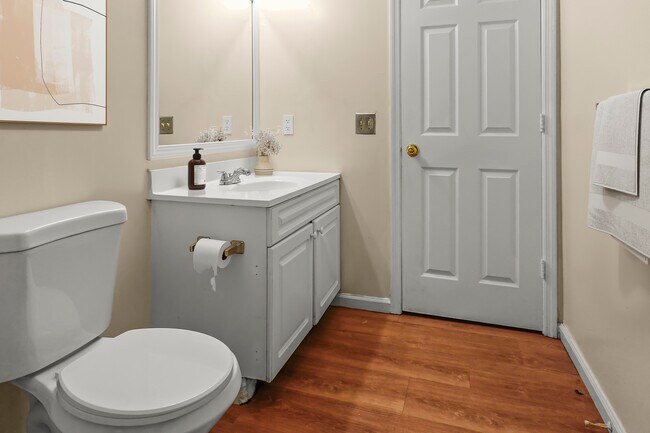 Building Photo - 563 McChesney St