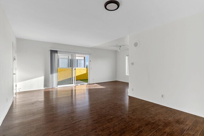 Interior Photo - 809 Edgewood St