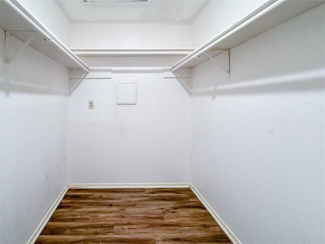 Building Photo - 10555 Turtlewood Ct