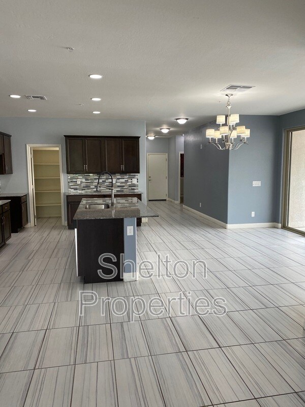Building Photo - 2350 N Delaney Dr