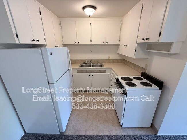 Building Photo - 2608 NW Tyler Ave