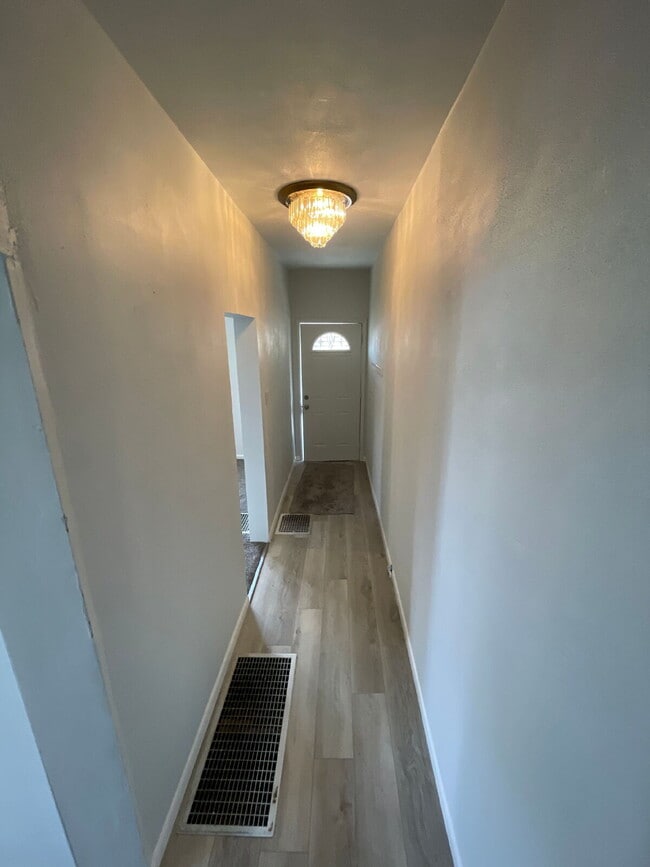 Building Photo - Cozy 3 Bedroom 1 Bath Home Near Pittsburgh