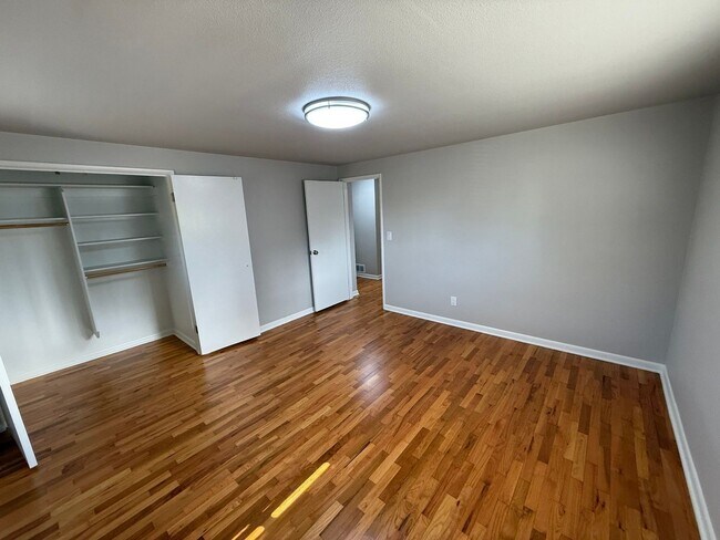 Building Photo - 1330-1334 SW 8th Ave Triplex/crema102-626