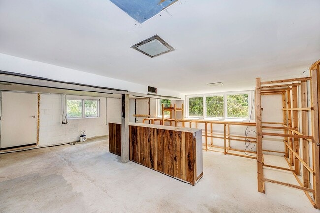 Building Photo - Bothell Rambler