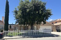 Building Photo - Reduced...Apply Now!