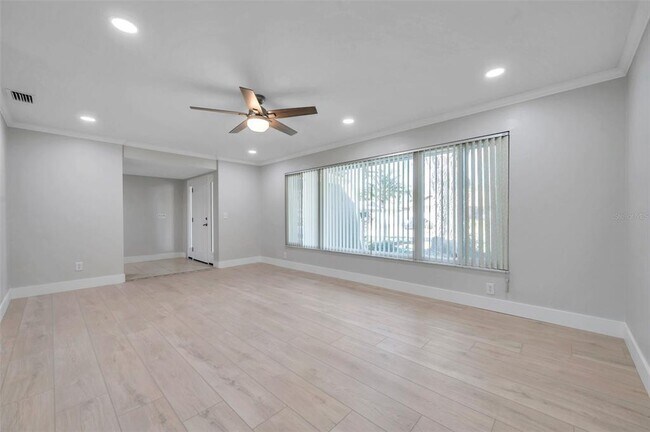 Building Photo - 8789 Maplewood Rd