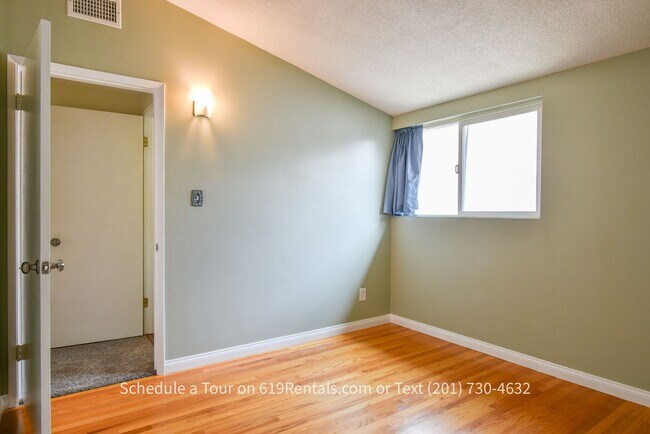 Building Photo - 4 Bedroom, 2 Bath Home with Garage