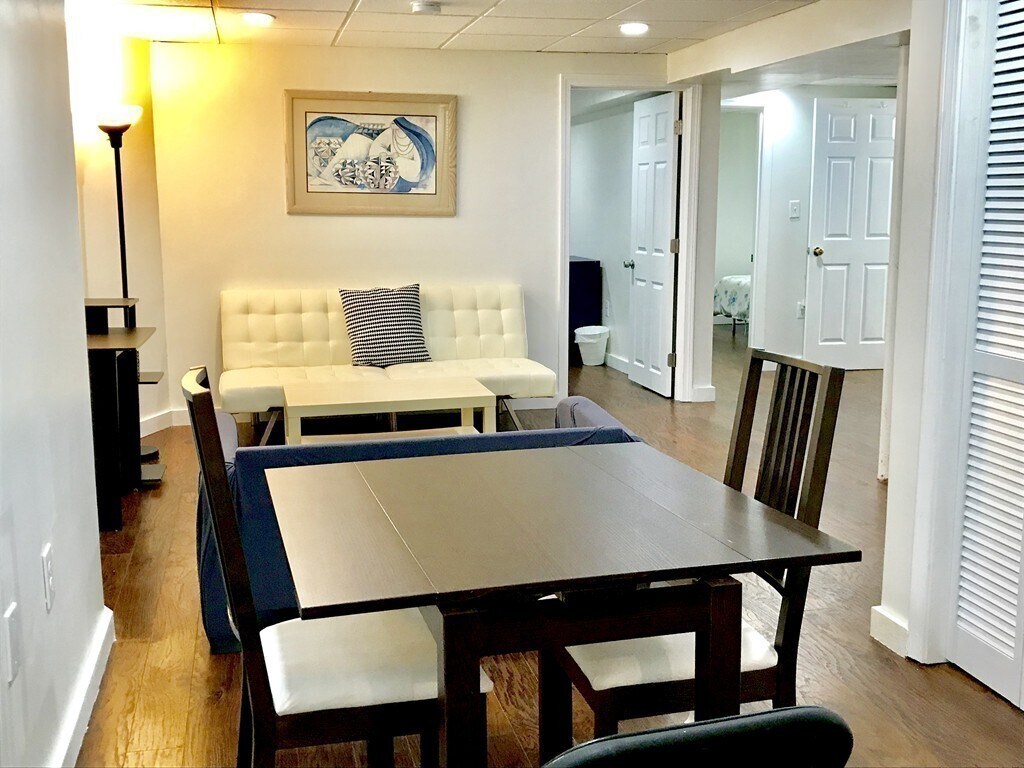 Building Photo - 7 Sunset St