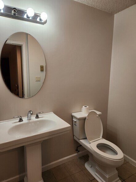 Building Photo - 59 Meadowlark Ln