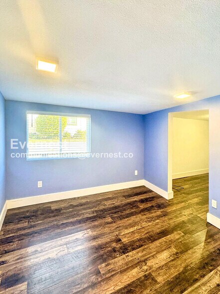 Building Photo - 43404 SE N Bend Way