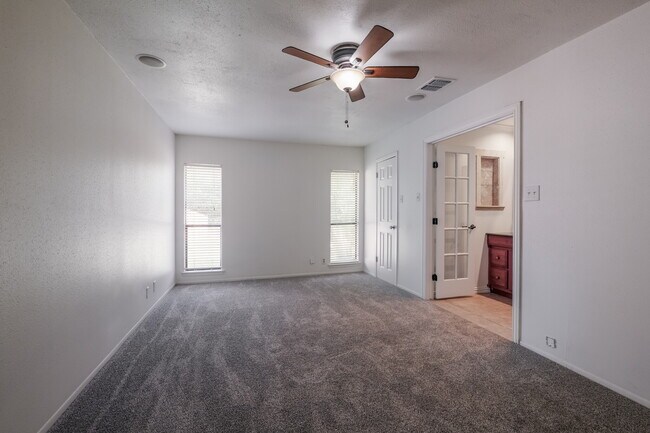 Building Photo - 6967 Sunset Village Dr