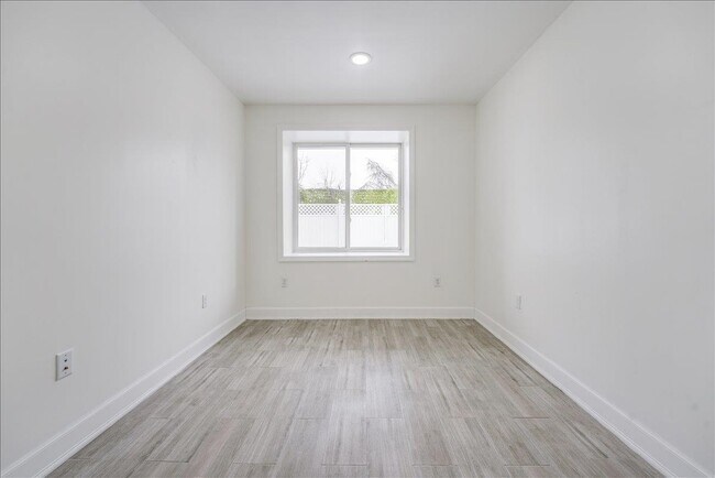 Building Photo - 260 Palisade Ave