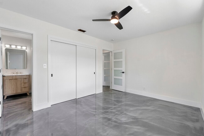 Building Photo - 2160 NE 53rd St