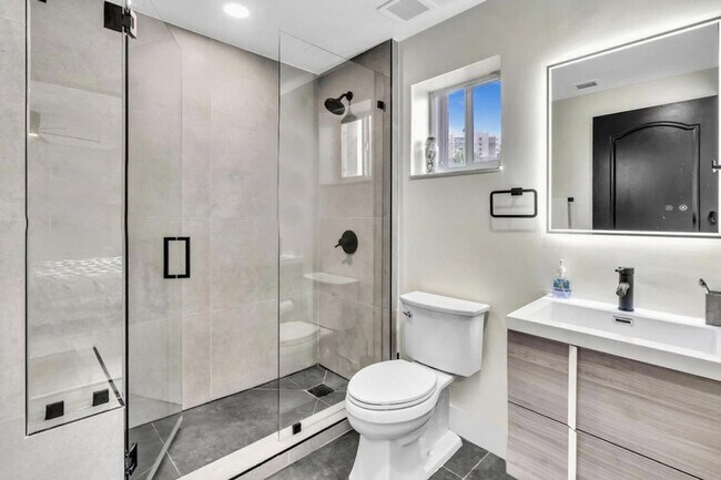 Building Photo - 2609 Center Ave