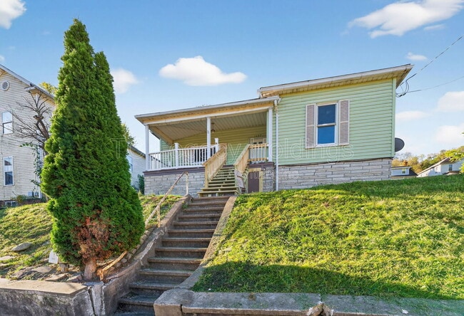 Building Photo - 1627 W Pike St