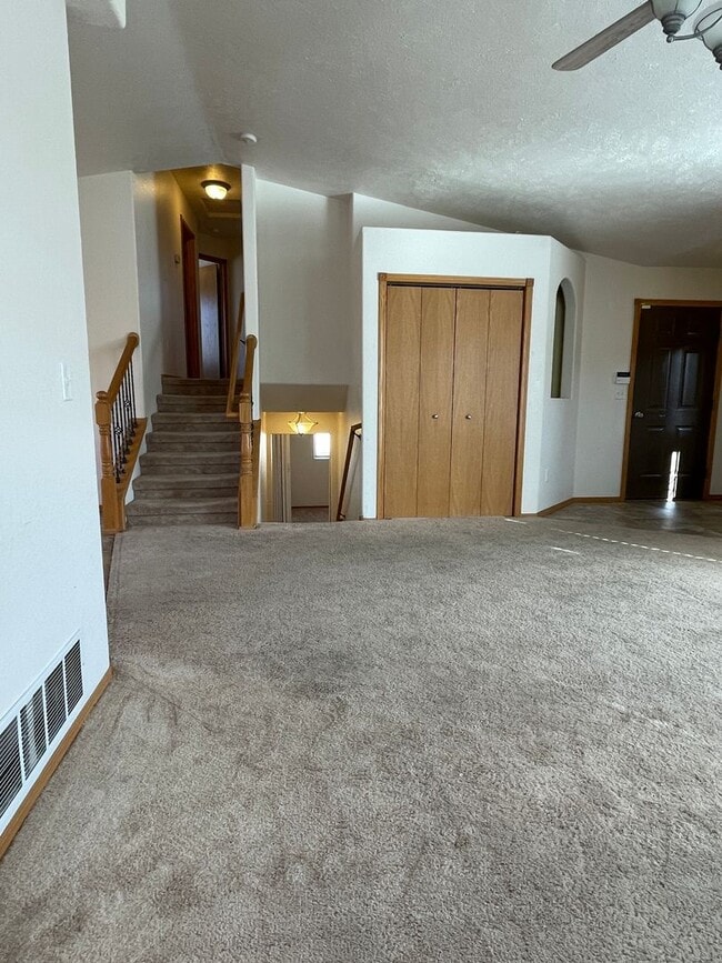 Building Photo - Spacious 4-Bedroom, 3-Bathroom House for Rent