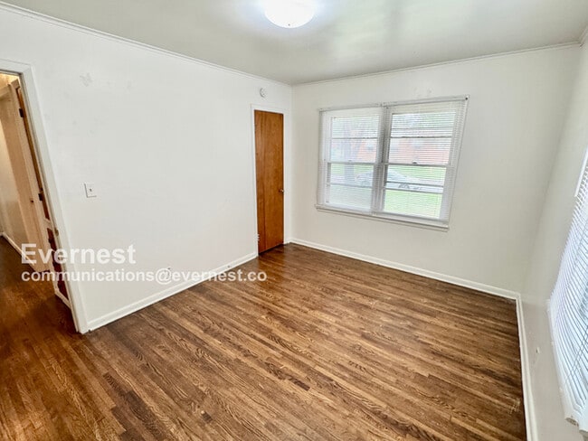 Building Photo - 208 S 74th E Ave