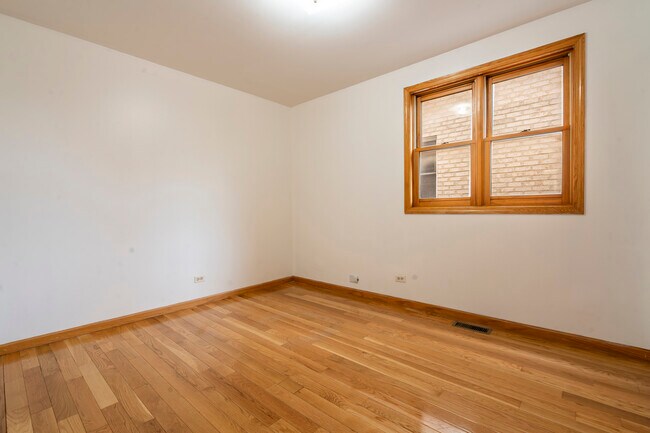 Building Photo - 4101 N Dickinson Ave