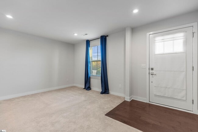 Building Photo - 23 Itasca Dr