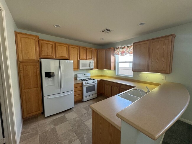 Building Photo - spacious 2 bedroom 2 bath home with office...