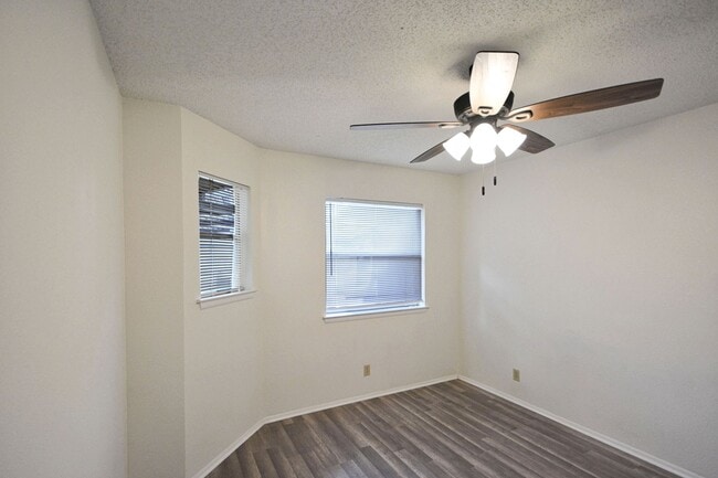 Building Photo - 663 Floral Ave