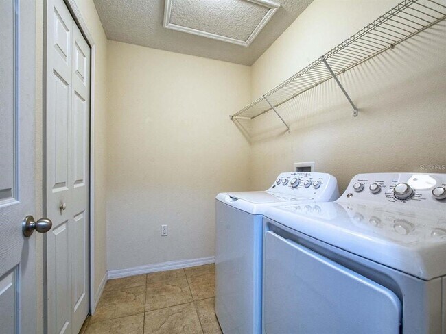 Building Photo - 2120 Rookery Ln