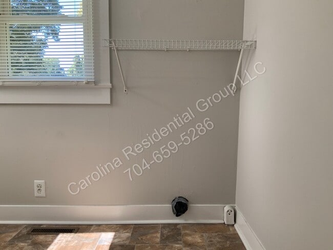 Building Photo - 607 Forest Ave