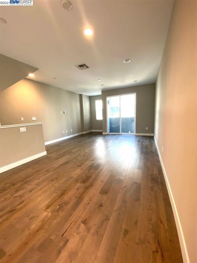 Building Photo - 1443 Oak Alley