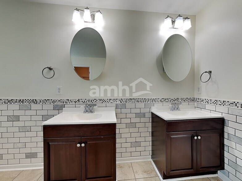 Building Photo - 4880 Roseman Trail