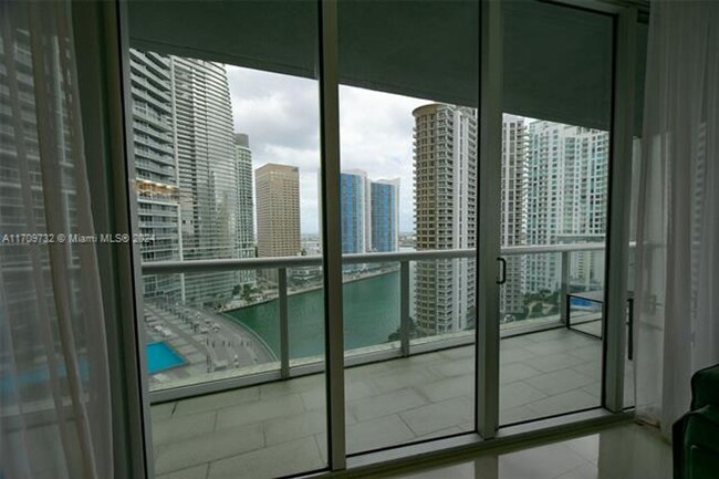 Building Photo - 495 Brickell Ave