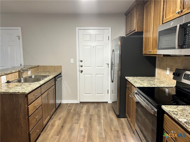 Building Photo - 2618 Leroy Ln