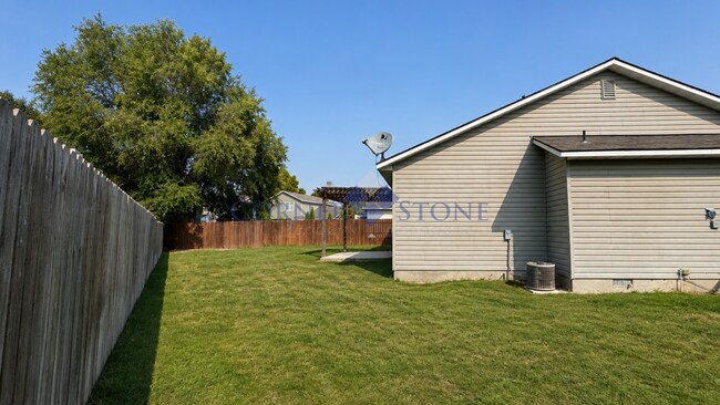 Building Photo - Beautiful 3-Bedroom Home with Open Floor Plan & Backyard Retreat!