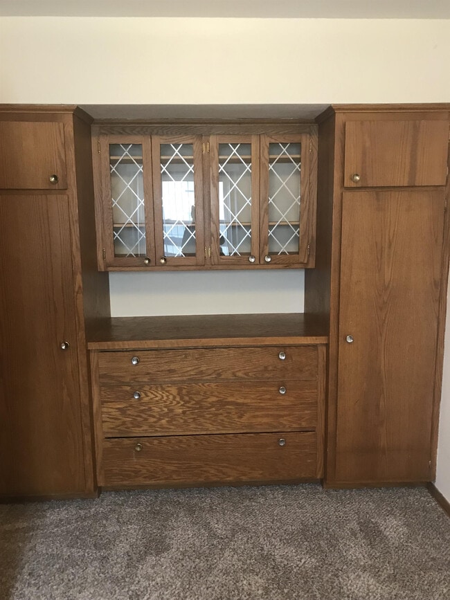 Building Photo - 380 Larpenteur Ave W