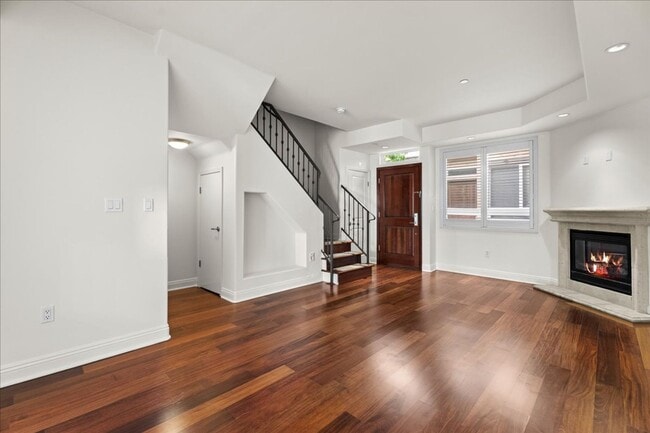 Building Photo - Spacious 3-Bedroom Tri-Level Townhome with...
