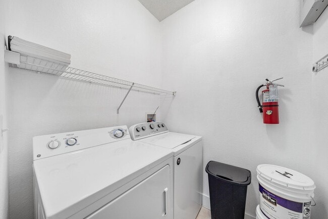 Building Photo - 3020 Alcazar Pl