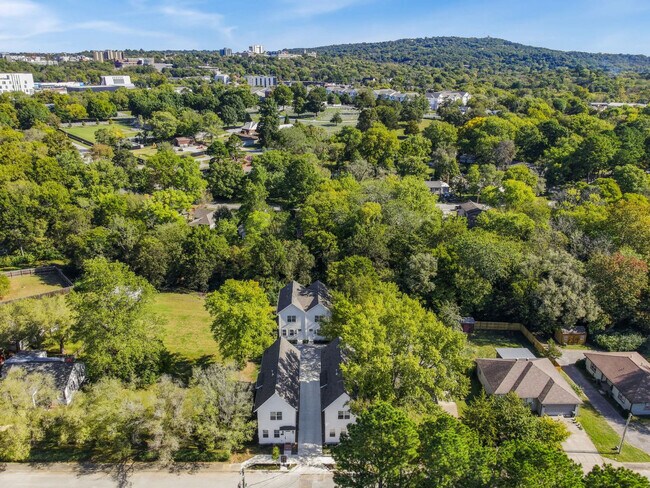 Building Photo - 1324 Van Buren Ave