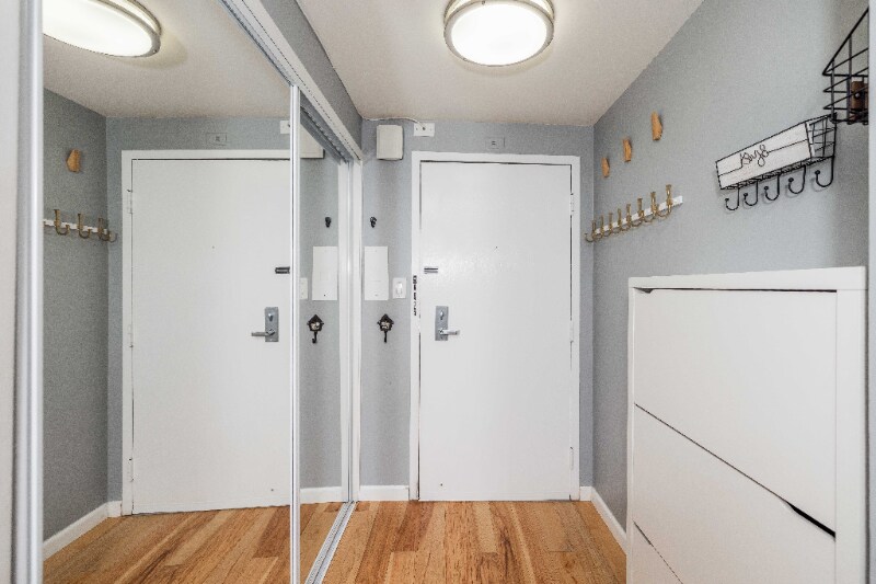 Building Photo - 1998 Broadway