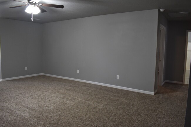 Building Photo - 3608 Shelby Dr