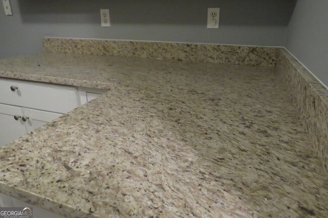 Building Photo - 1105 Hampton Rd