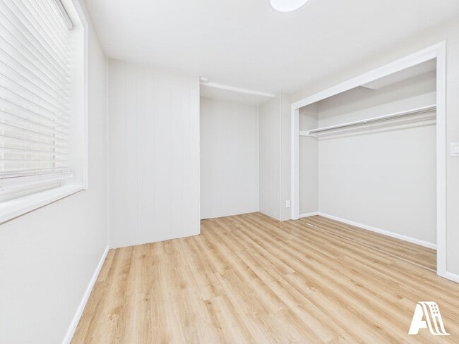 Building Photo - 967 W 2000 N