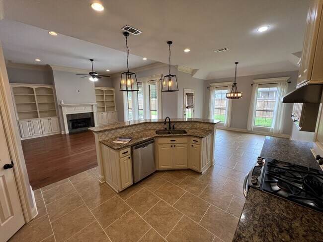 Building Photo - 7335 Oak View Dr.