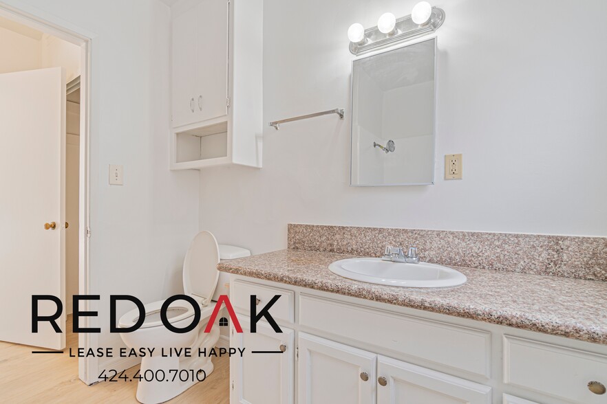 Building Photo - 3925 Roxanne Ave